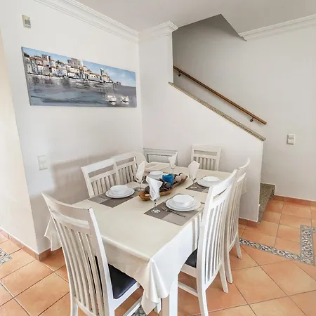Villa Townhouse 700m From Sao Rafael *