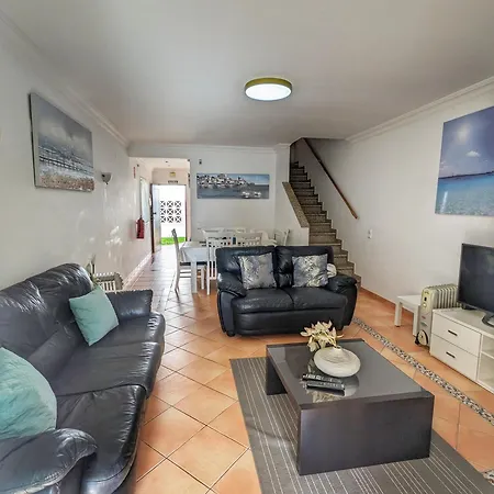 Townhouse 700m From Sao Rafael *