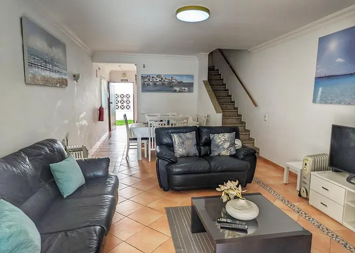 Townhouse 700m From Sao Rafael *